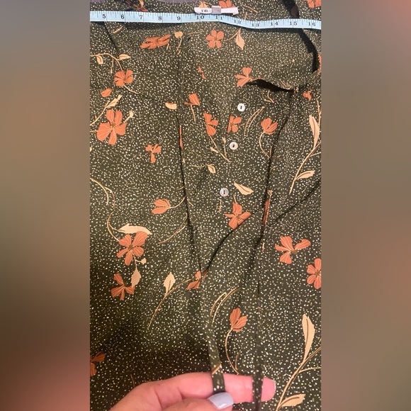 Green Flowy Blouse - Picture 4 of 6